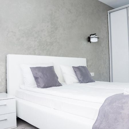 Gala Residence In Орадеа Екстериор снимка