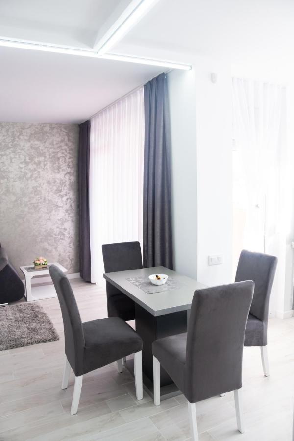 Gala Residence In Орадеа Екстериор снимка