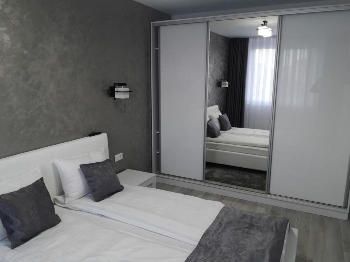 Gala Residence In Орадеа Екстериор снимка